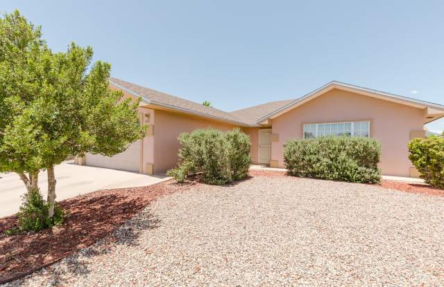Spacious 4 Bedroom 2 Bath Home near Shopping photos photos