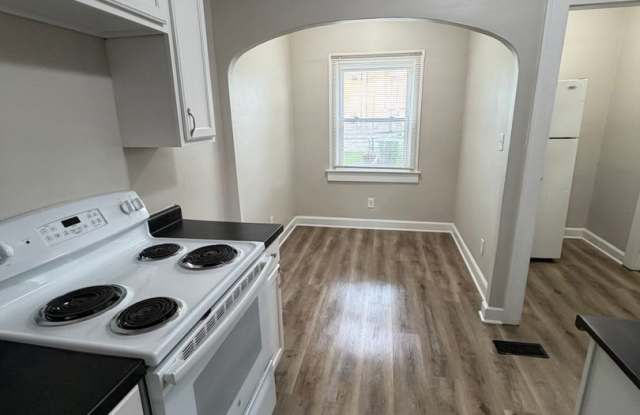 Three Bedroom Duplex Located near Raymond Street and East Street Gallery 3