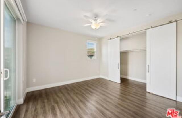 4429 Paxton Place Gallery 4