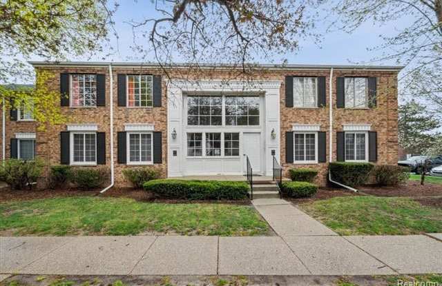 641 E FOX HILLS Drive - 641 East Fox Hills Drive, Oakland County, MI 48304