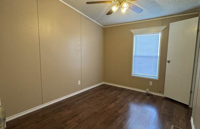 110 Deer Park Gallery 3