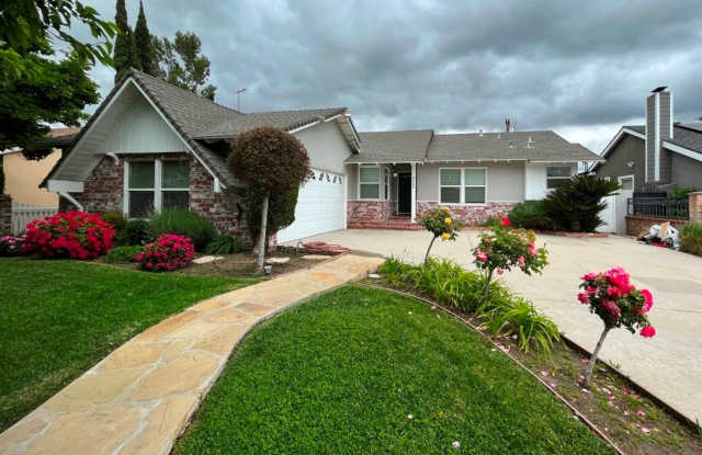 Upgraded 4+2 w/hardwood floors + great backyard! photos photos