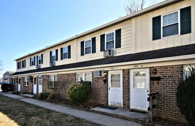 902 N YORK ROAD - 902 North York Road, Willow Grove, PA 19090