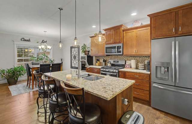 Spacious 4-Bedroom, 3.5-Bathroom Townhome & 2-Car Garage-West Champaign photos photos