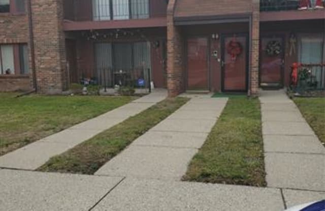 23673 S VILLAGE HOUSE DR APT 2B - 23673 Village House Dr S, Southfield, MI 48033