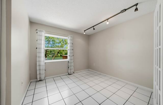906 Carlton Rd Gallery 3