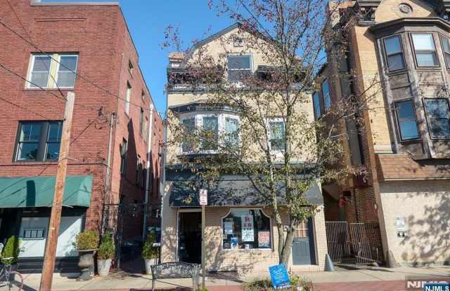 94 Walnut Street 2 photos photos