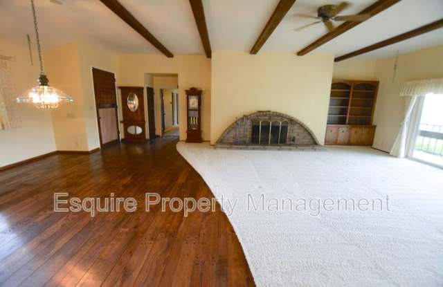 5875 N GREENTREE DR Gallery 4