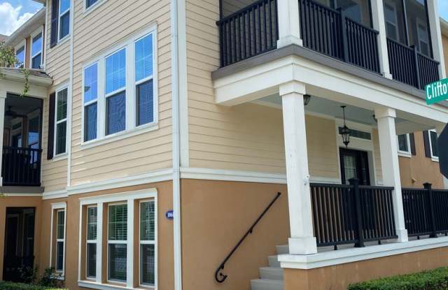 STUNNING  3 BR/3.5 BA TOWNHOME IN THE BEAUTIFUL Gallery 1