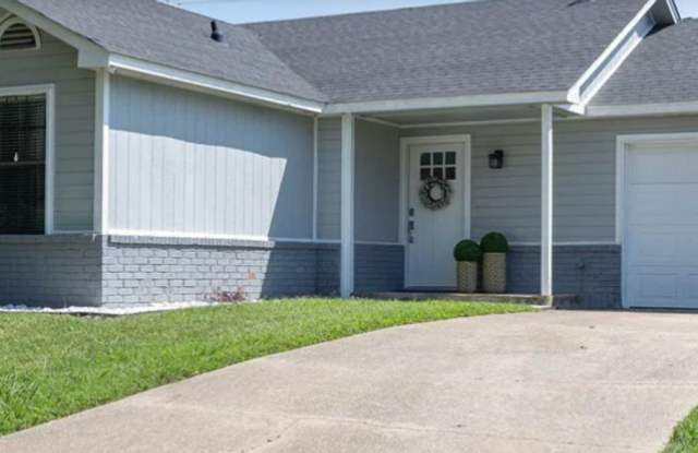 BEAUTIFUL 3 Bedroom 2 Full bath home located in Bentonville!!!! photos photos