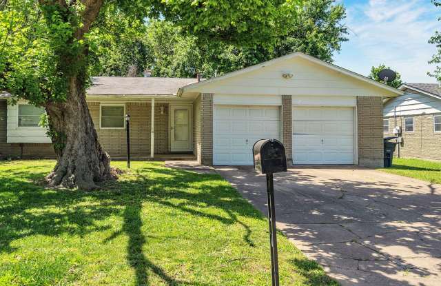 Beautifully Redone 2 Bedroom House! Available for Immediate Move in! *Garage Door Pending* photos photos