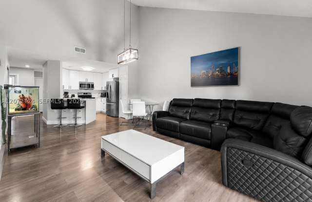 12909 SW 64th Ln Gallery 4