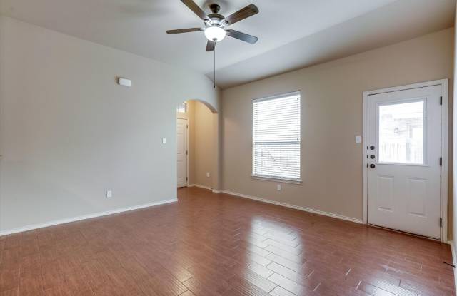 AVAILABLE NOW! Beautiful 3 Bedroom Townhome Located in Georgetown, TX! Gallery 3