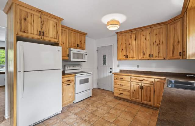 4-bedroom, 2-bathroom rambler nestled in the neighborhood of Baxter. photos photos 4-bedroom, 2-bathroom rambler nestled in the neighborhood of Baxter. photos photos