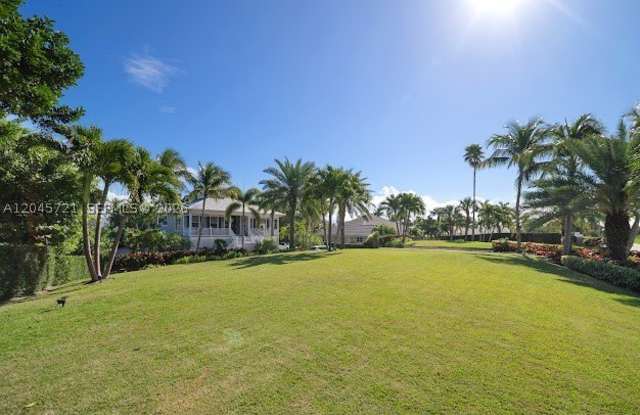 17433 SE Indian Hills Dr Gallery 3