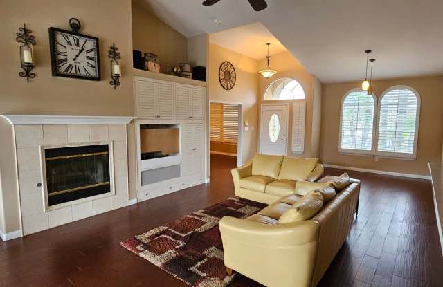 GORGEOUS LAKE HOUSE PROPERTY! - Riverlakes Community Gallery 3