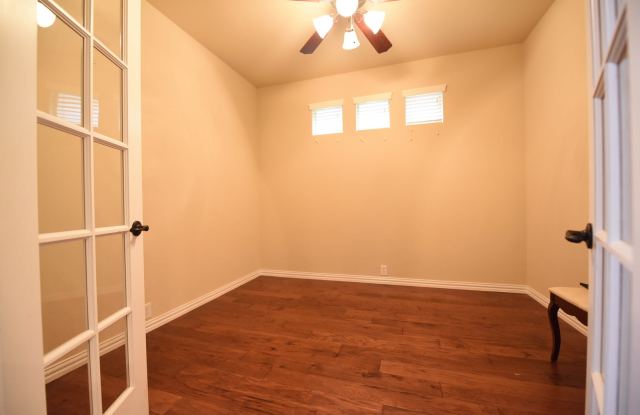 Spacious 3-Bedroom Home Near Trails with Modern Upgrades Gallery 4