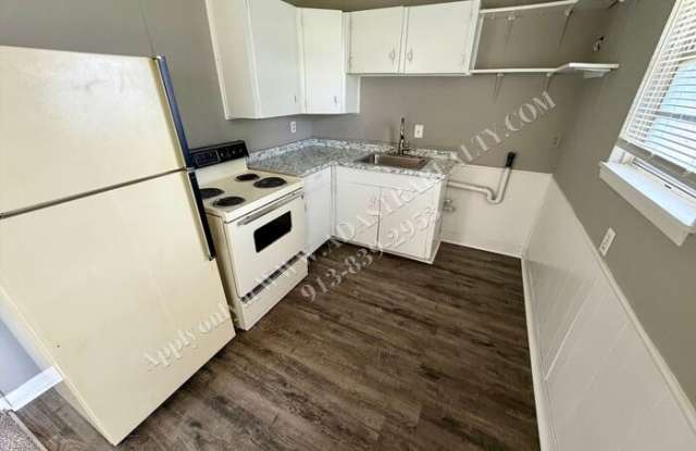 6007 East 153 Terrace Gallery 4