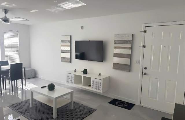 11508 Westwood Boulevard Gallery 3