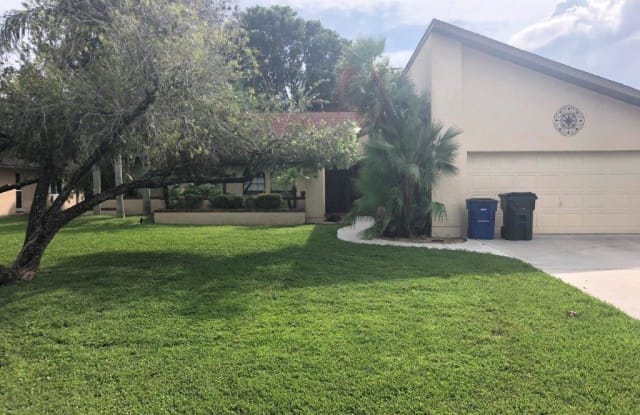 621 Astarias CIR - 621 Astarias Circle, McGregor, FL 33919