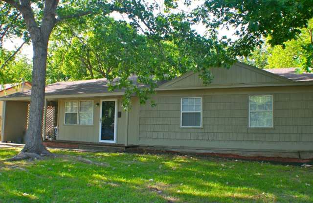 555 W Main St - 555 West Main Street, Lancaster, TX 75146