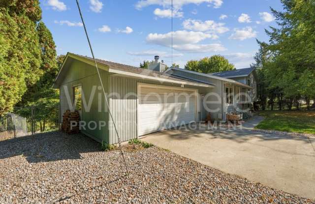 Charming Rental Home on Ben Burr Blvd – South Hill Living, Close to Everything Gallery 1