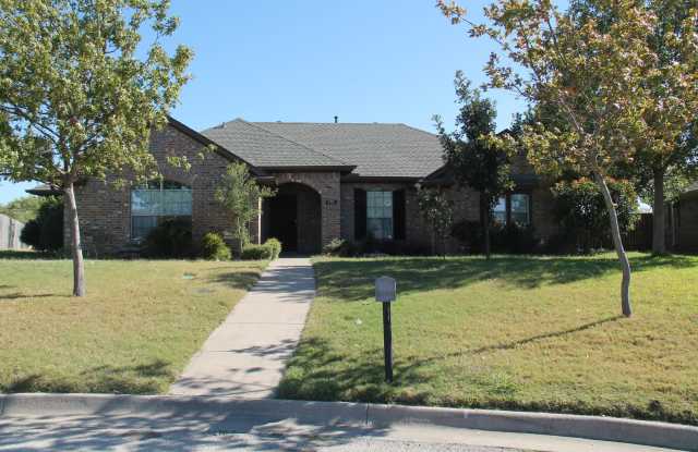 Beautiful house in Sanger. Excellent condition inside an out. photos photos