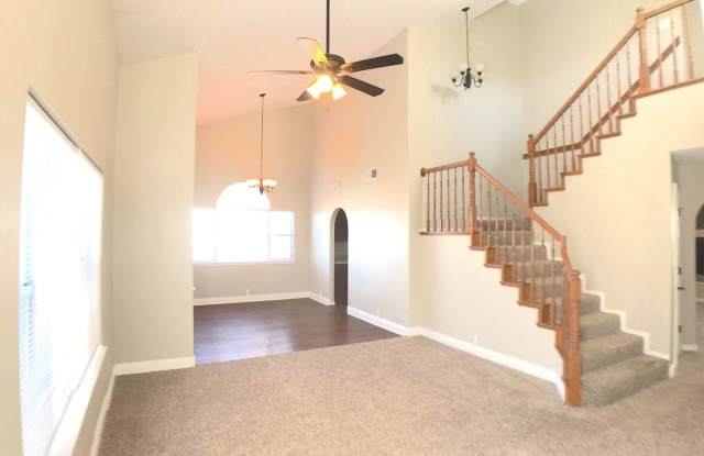 Stunning 4 bedroom in La Cueva area. Spacious layout. Refrigerated air! Extra Space! photos photos