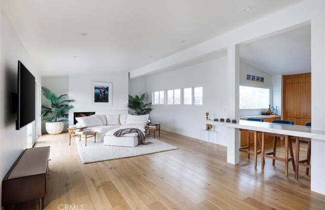 1504 Westcliff Drive Gallery 3