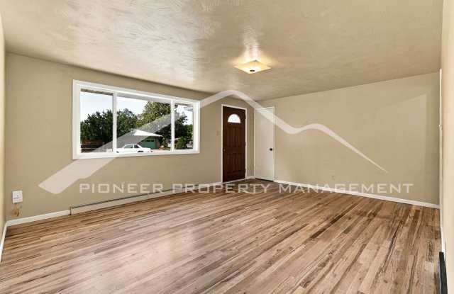 Charming Home with Central AC and Washer/Dryer Gallery 3