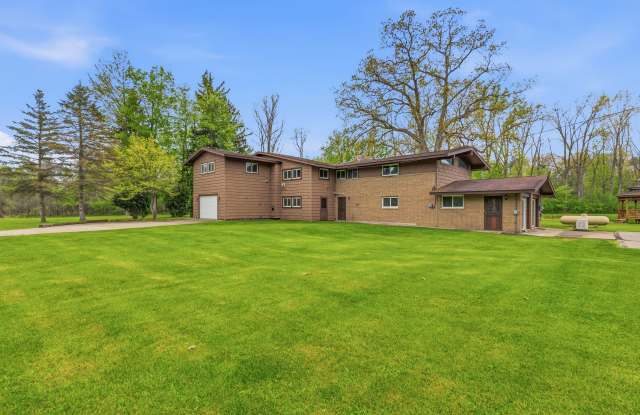 1392 Maple Grove Road Gallery 2