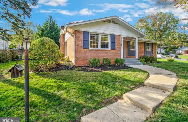 2700 BOWLING GREEN DRIVE Gallery 2