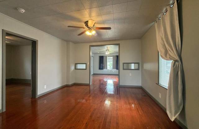 807 W 2nd Street Gallery 4