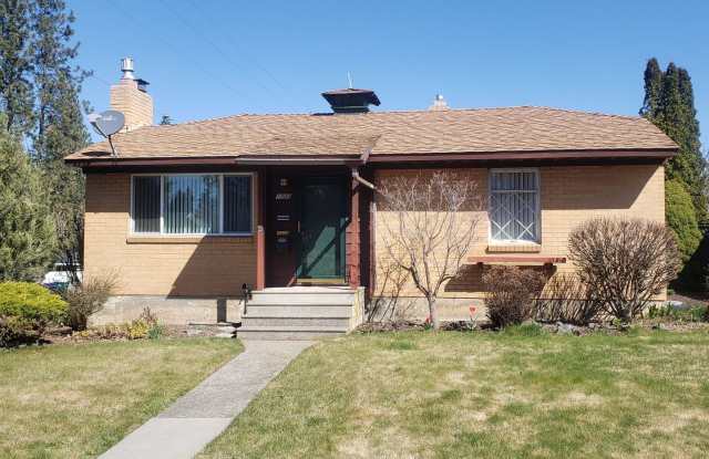 3 bedroom, 2 bath home on a corner lot near Hamblen Elementary School - 1803 East 40th Avenue, Spokane, WA 99203