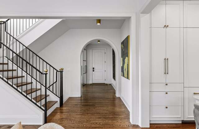 5925 Chowen S Avenue Gallery 2