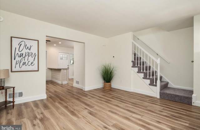 7920 CHARLESMONT Road Gallery 4