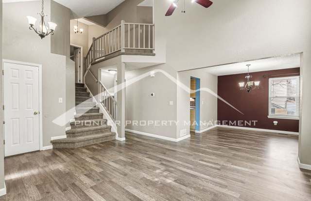 Gorgeous Home with Central AC and Washer/Dryer Gallery 3