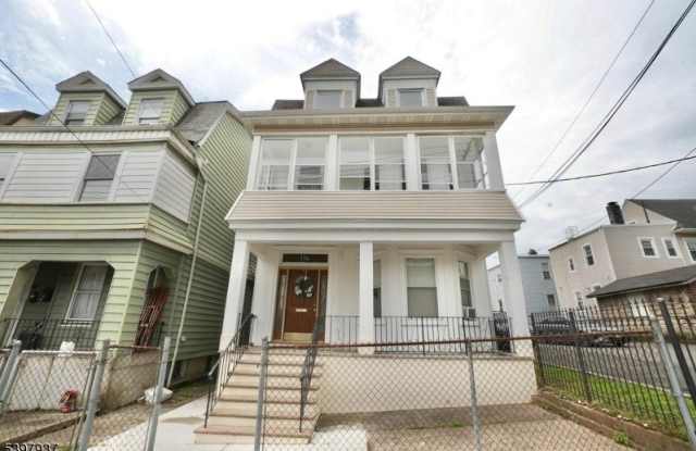 176 Grafton Ave - 176 Grafton Avenue, Newark, NJ 07104