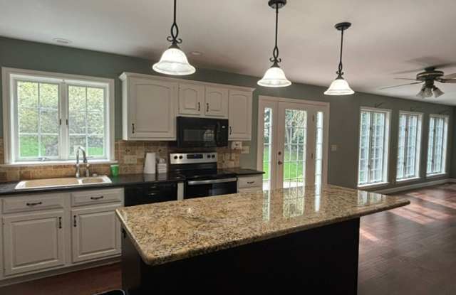 Spacious 4 Bed 2.5 Bath Detached Property in Pequea Valley SD. Gallery 3