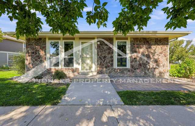 Gorgeous Condo with Washer/Dryer and Central AC Gallery 3