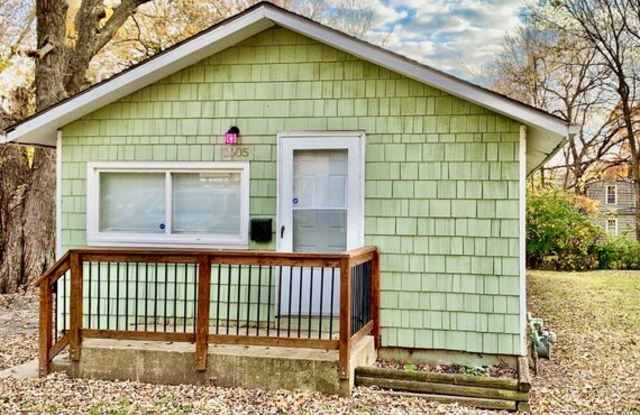 1005 East 83rd Terrace - 1005 East 83rd Terrace, Kansas City, MO 64131