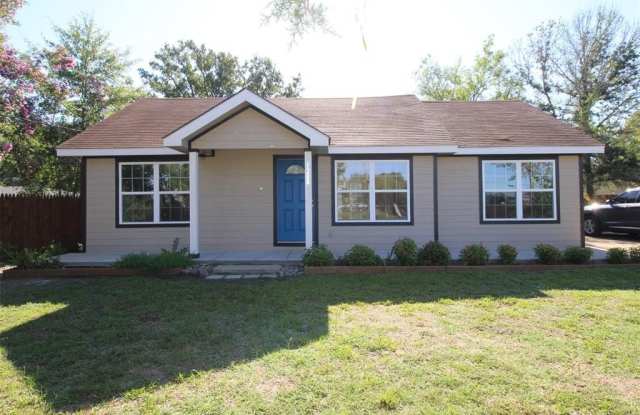 1208 N Spring Street - 1208 North Spring Street, Grand Saline, TX 75140
