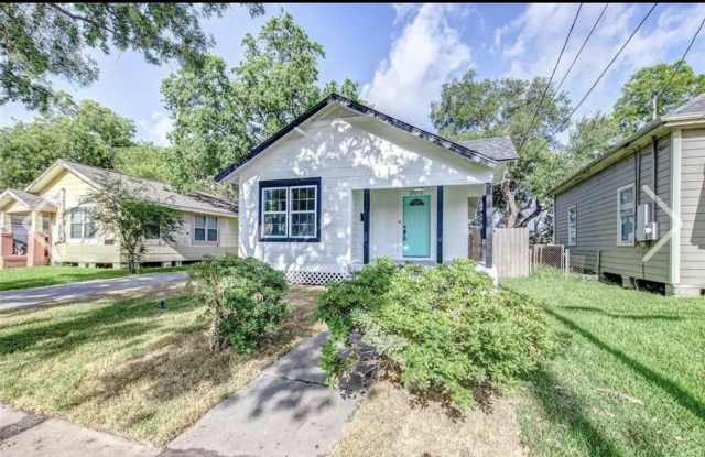 2515 Stevens St **Ask about our NO CASH DEPOSIT option!** - 2515 Stevens Street, Houston, TX 77026