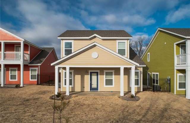 1690  N Izard  LN photos photos