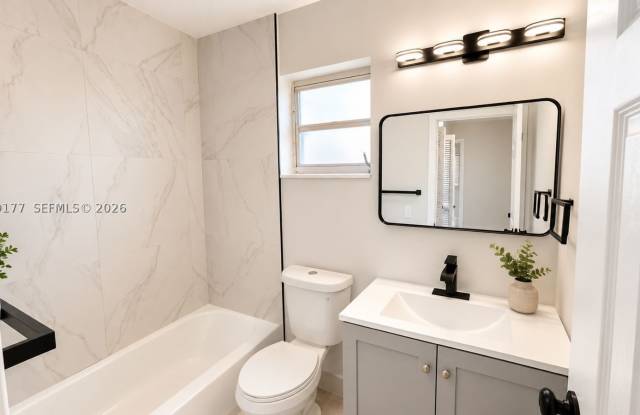 2332 Roosevelt St photos photos