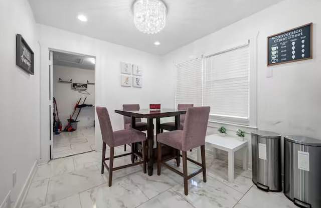 Room in 5 Bedroom Home at Greg Dr SW Gallery 4