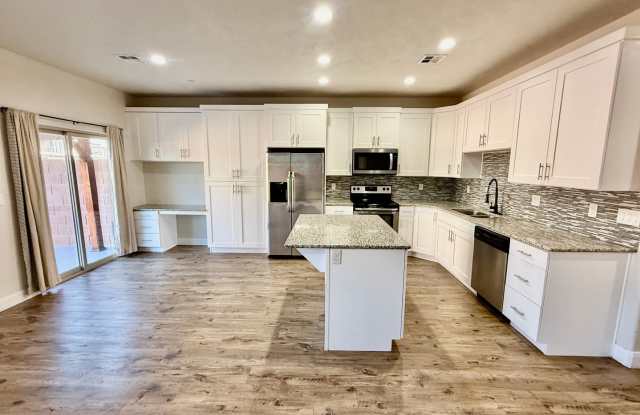 Updated 3-BR Townhome in Santa Clara Gallery 1