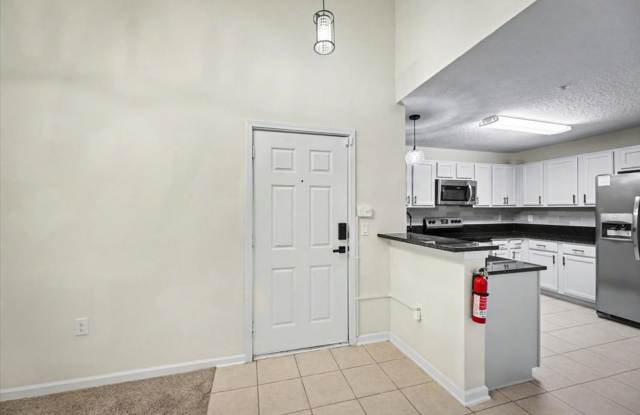 Spacious Updated 3BR/2BA Condo with Modern Finishes & Private Balcony Gallery 4