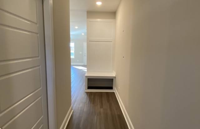 1040 Glenkirk Drive - A Gallery 2