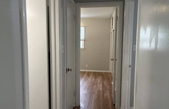 1524 Waldman Avenue Gallery 4
